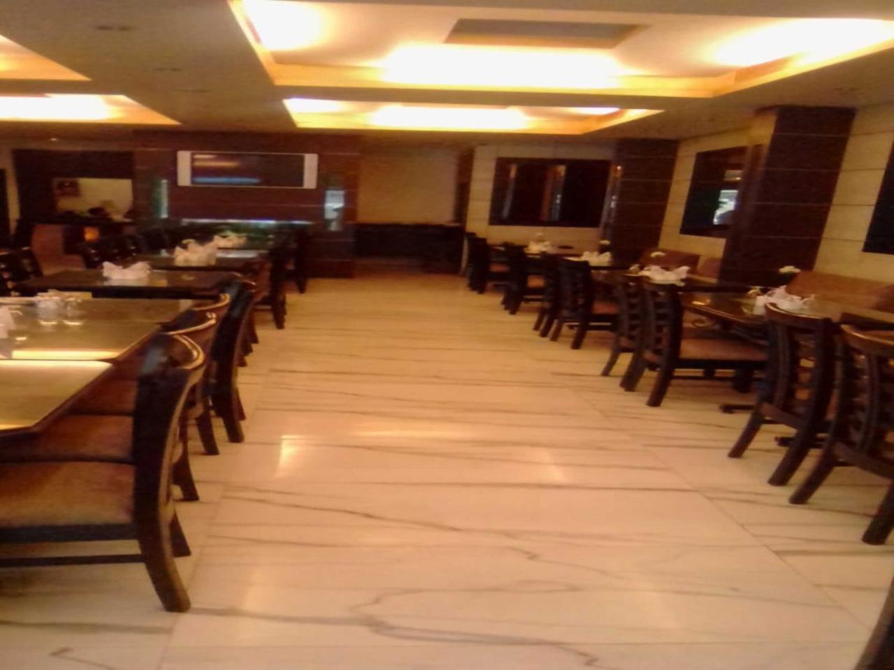 Oyo 3499 Tekarees Inn Lucknow Exterior foto
