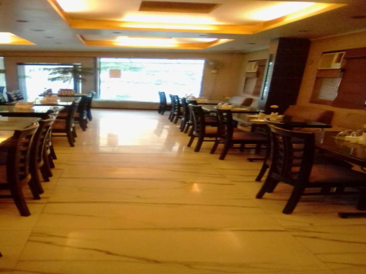 Oyo 3499 Tekarees Inn Lucknow Exterior foto